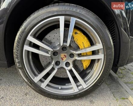 Черный Порше Каен, объемом двигателя 4.81 л и пробегом 43 тыс. км за 53000 $, фото 10 на Automoto.ua