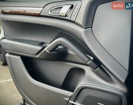 Порше Каен 2013 в Киеве на Automoto.ua Черный Порше Каен, объемом двигателя 4.13 л и пробегом 273 тыс. км за 23999 $, фото 23 на Automoto.ua