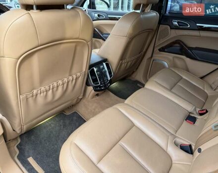 Черный Порше Каен, объемом двигателя 4.81 л и пробегом 43 тыс. км за 53000 $, фото 17 на Automoto.ua