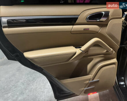 Черный Порше Каен, объемом двигателя 2.97 л и пробегом 234 тыс. км за 25200 $, фото 8 на Automoto.ua