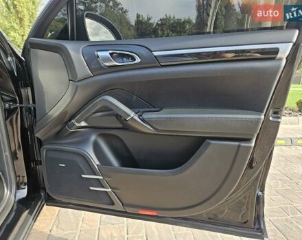 Порше Каен 2013 в Полтаве на Automoto.ua Черный Порше Каен, объемом двигателя 2.97 л и пробегом 258 тыс. км за 20950 $, фото 90 на Automoto.ua