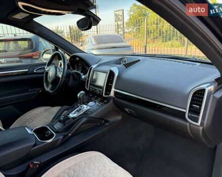 Чорний Порше Cayenne, об'ємом двигуна 3 л та пробігом 181 тис. км за 29000 $, фото 9 на Automoto.ua