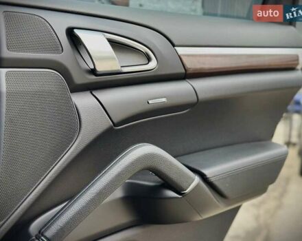 Порше Каен 2013 в Киеве на Automoto.ua Черный Порше Каен, объемом двигателя 4.13 л и пробегом 273 тыс. км за 23999 $, фото 32 на Automoto.ua