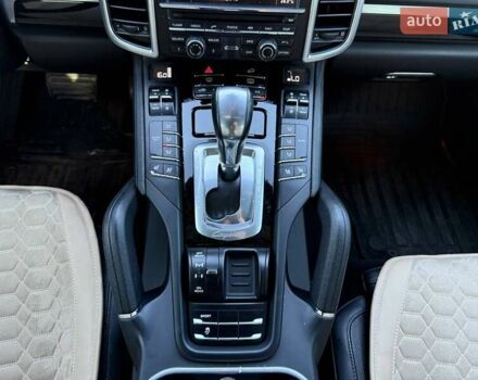 Чорний Порше Cayenne, об'ємом двигуна 3 л та пробігом 181 тис. км за 29000 $, фото 16 на Automoto.ua