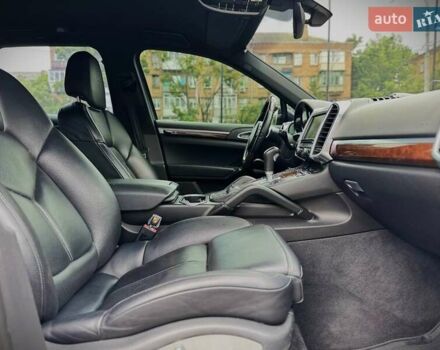 Порше Каен 2013 в Киеве на Automoto.ua Черный Порше Каен, объемом двигателя 4.13 л и пробегом 273 тыс. км за 23999 $, фото 26 на Automoto.ua