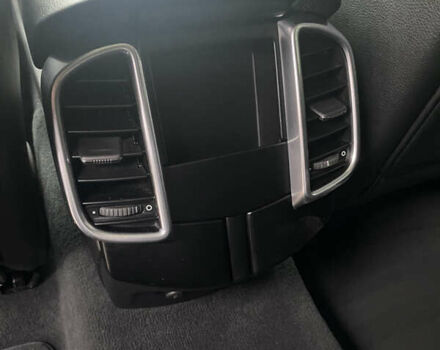 Черный Порше Каен, объемом двигателя 2.97 л и пробегом 233 тыс. км за 21700 $, фото 11 на Automoto.ua