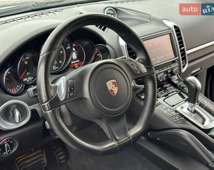 Чорний Порше Cayenne, об'ємом двигуна 3 л та пробігом 286 тис. км за 22000 $, фото 34 на Automoto.ua