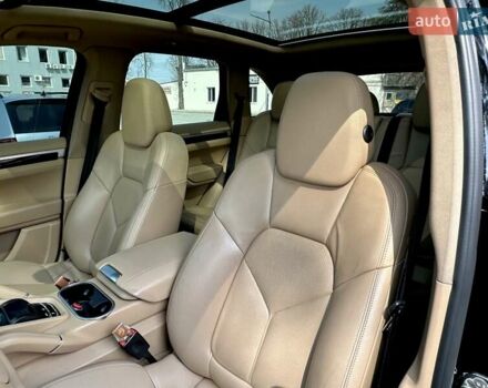 Черный Порше Каен, объемом двигателя 3 л и пробегом 165 тыс. км за 21500 $, фото 26 на Automoto.ua