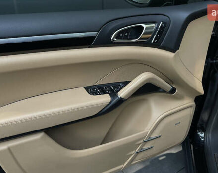 Черный Порше Каен, объемом двигателя 3.6 л и пробегом 124 тыс. км за 25800 $, фото 24 на Automoto.ua