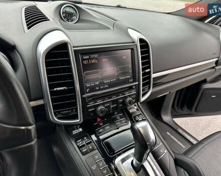 Чорний Порше Cayenne, об'ємом двигуна 3 л та пробігом 286 тис. км за 22000 $, фото 32 на Automoto.ua
