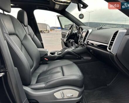 Чорний Порше Cayenne, об'ємом двигуна 3 л та пробігом 286 тис. км за 22000 $, фото 40 на Automoto.ua