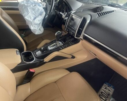 Черный Порше Каен, объемом двигателя 3 л и пробегом 270 тыс. км за 17000 $, фото 3 на Automoto.ua