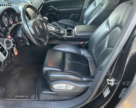 Черный Порше Каен, объемом двигателя 0 л и пробегом 55 тыс. км за 18000 $, фото 11 на Automoto.ua