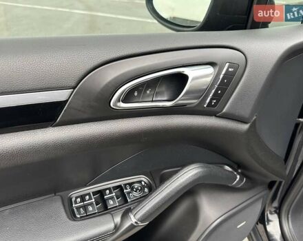 Чорний Порше Cayenne, об'ємом двигуна 3 л та пробігом 286 тис. км за 22000 $, фото 31 на Automoto.ua