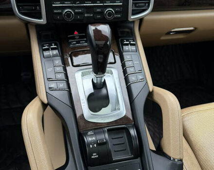 Черный Порше Каен, объемом двигателя 3.6 л и пробегом 222 тыс. км за 18000 $, фото 13 на Automoto.ua