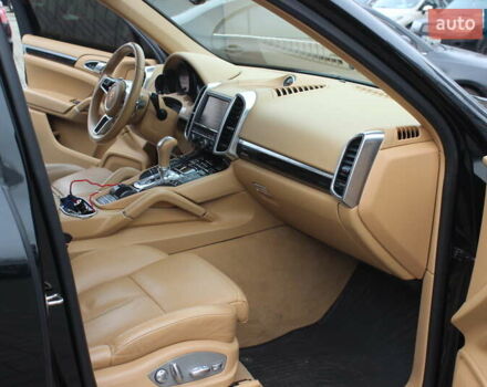 Черный Порше Каен, объемом двигателя 2.97 л и пробегом 196 тыс. км за 32000 $, фото 20 на Automoto.ua