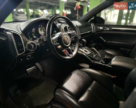 Чорний Порше Cayenne, об'ємом двигуна 3 л та пробігом 93 тис. км за 38000 $, фото 5 на Automoto.ua