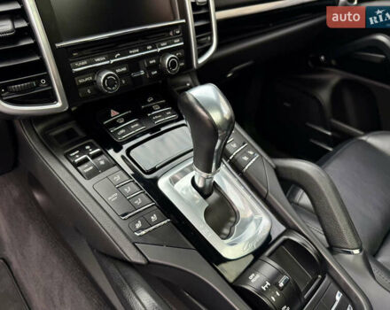 Порше Cayenne 2015 у Тернополі на Automoto.ua Чорний Порше Cayenne, об'ємом двигуна 2.97 л та пробігом 298 тис. км за 29900 $, фото 29 на Automoto.ua