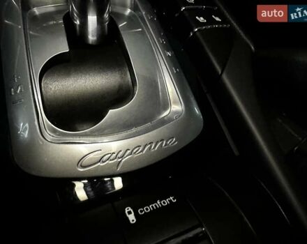 Чорний Порше Cayenne, об'ємом двигуна 3 л та пробігом 93 тис. км за 38000 $, фото 65 на Automoto.ua