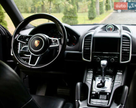 Черный Порше Каен, объемом двигателя 3.6 л и пробегом 201 тыс. км за 26900 $, фото 6 на Automoto.ua