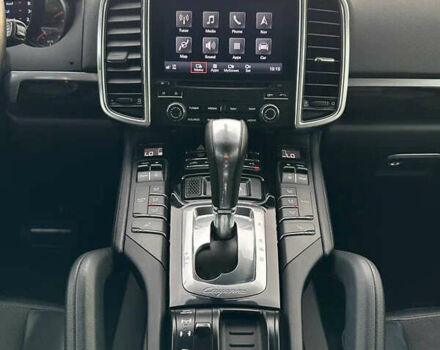 Чорний Порше Cayenne, об'ємом двигуна 2.97 л та пробігом 160 тис. км за 30000 $, фото 10 на Automoto.ua