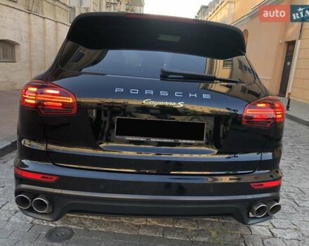 Черный Порше Каен, объемом двигателя 3 л и пробегом 111 тыс. км за 32989 $, фото 2 на Automoto.ua