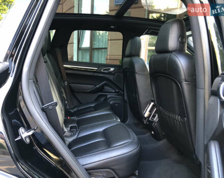 Черный Порше Каен, объемом двигателя 3 л и пробегом 110 тыс. км за 34000 $, фото 27 на Automoto.ua