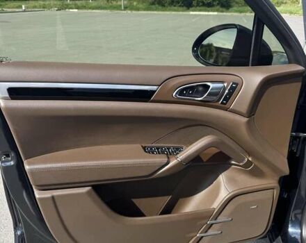 Черный Порше Каен, объемом двигателя 3 л и пробегом 124 тыс. км за 38000 $, фото 16 на Automoto.ua