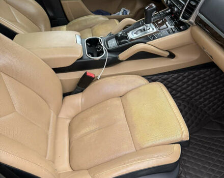 Черный Порше Каен, объемом двигателя 3.6 л и пробегом 222 тыс. км за 18000 $, фото 9 на Automoto.ua