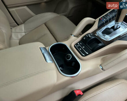 Черный Порше Каен, объемом двигателя 3.6 л и пробегом 274 тыс. км за 24950 $, фото 189 на Automoto.ua