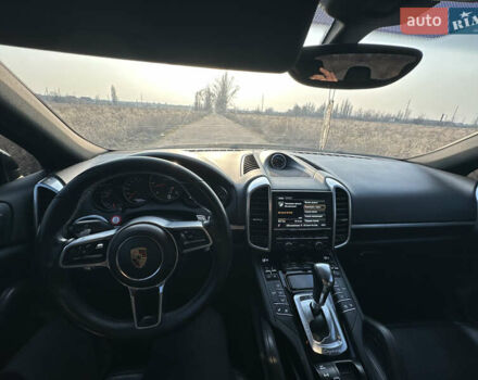 Чорний Порше Cayenne, об'ємом двигуна 2.97 л та пробігом 140 тис. км за 32500 $, фото 15 на Automoto.ua