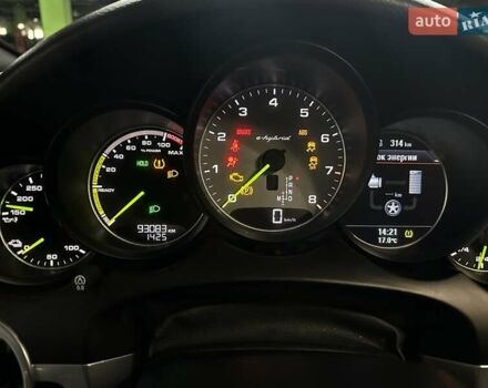 Чорний Порше Cayenne, об'ємом двигуна 3 л та пробігом 93 тис. км за 38000 $, фото 49 на Automoto.ua