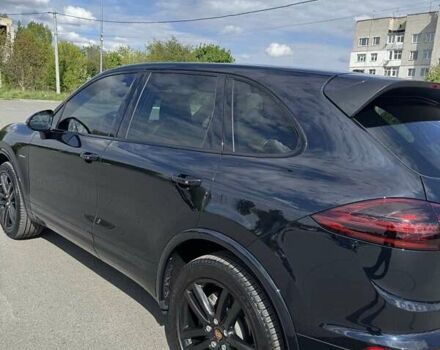 Черный Порше Каен, объемом двигателя 3 л и пробегом 124 тыс. км за 38000 $, фото 2 на Automoto.ua