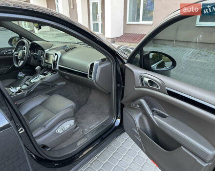Черный Порше Каен, объемом двигателя 2.97 л и пробегом 220 тыс. км за 38000 $, фото 8 на Automoto.ua