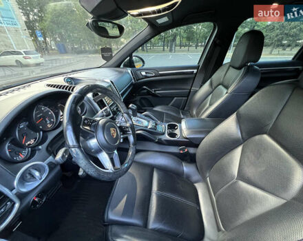 Черный Порше Каен, объемом двигателя 3 л и пробегом 248 тыс. км за 31000 $, фото 7 на Automoto.ua