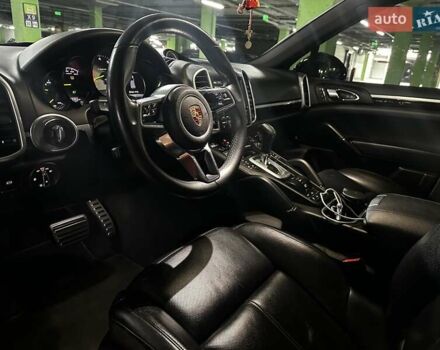 Чорний Порше Cayenne, об'ємом двигуна 3 л та пробігом 93 тис. км за 38000 $, фото 93 на Automoto.ua