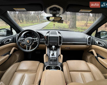 Черный Порше Каен, объемом двигателя 2.97 л и пробегом 249 тыс. км за 37000 $, фото 19 на Automoto.ua