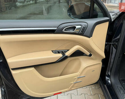 Черный Порше Каен, объемом двигателя 2.97 л и пробегом 138 тыс. км за 35500 $, фото 19 на Automoto.ua