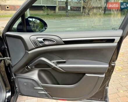 Черный Порше Каен, объемом двигателя 3 л и пробегом 140 тыс. км за 25900 $, фото 51 на Automoto.ua