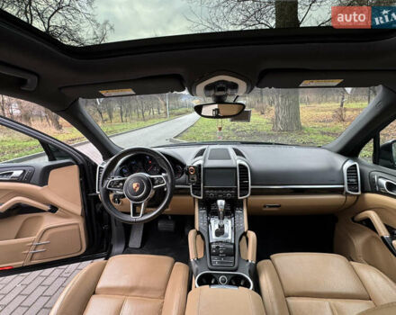 Черный Порше Каен, объемом двигателя 2.97 л и пробегом 249 тыс. км за 37000 $, фото 16 на Automoto.ua