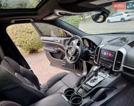 Черный Порше Каен, объемом двигателя 3 л и пробегом 140 тыс. км за 25900 $, фото 59 на Automoto.ua