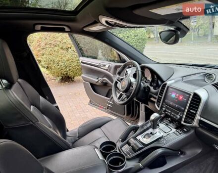 Черный Порше Каен, объемом двигателя 3 л и пробегом 140 тыс. км за 25900 $, фото 58 на Automoto.ua