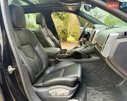 Черный Порше Каен, объемом двигателя 3 л и пробегом 140 тыс. км за 25900 $, фото 53 на Automoto.ua