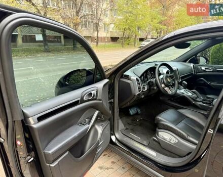 Черный Порше Каен, объемом двигателя 3 л и пробегом 140 тыс. км за 25900 $, фото 60 на Automoto.ua