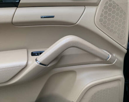 Черный Порше Каен, объемом двигателя 2.97 л и пробегом 194 тыс. км за 31300 $, фото 27 на Automoto.ua