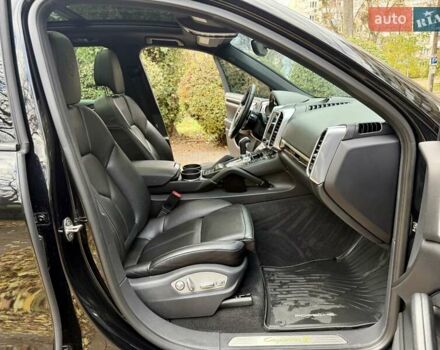 Черный Порше Каен, объемом двигателя 3 л и пробегом 140 тыс. км за 25900 $, фото 52 на Automoto.ua