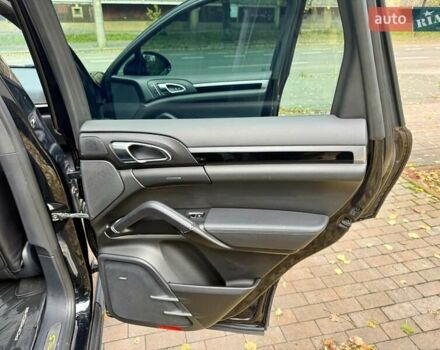 Черный Порше Каен, объемом двигателя 3 л и пробегом 140 тыс. км за 25900 $, фото 40 на Automoto.ua