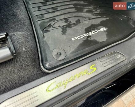 Черный Порше Каен, объемом двигателя 3 л и пробегом 140 тыс. км за 25900 $, фото 55 на Automoto.ua