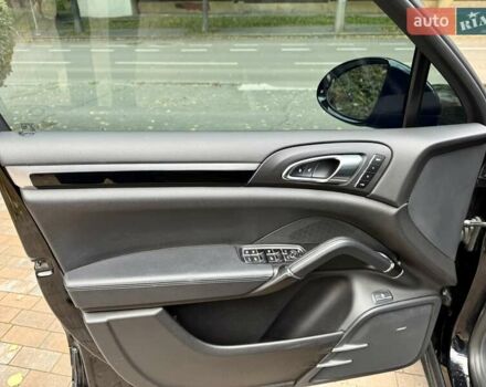 Черный Порше Каен, объемом двигателя 3 л и пробегом 140 тыс. км за 25900 $, фото 61 на Automoto.ua