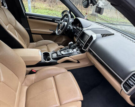 Черный Порше Каен, объемом двигателя 2.97 л и пробегом 249 тыс. км за 37000 $, фото 21 на Automoto.ua